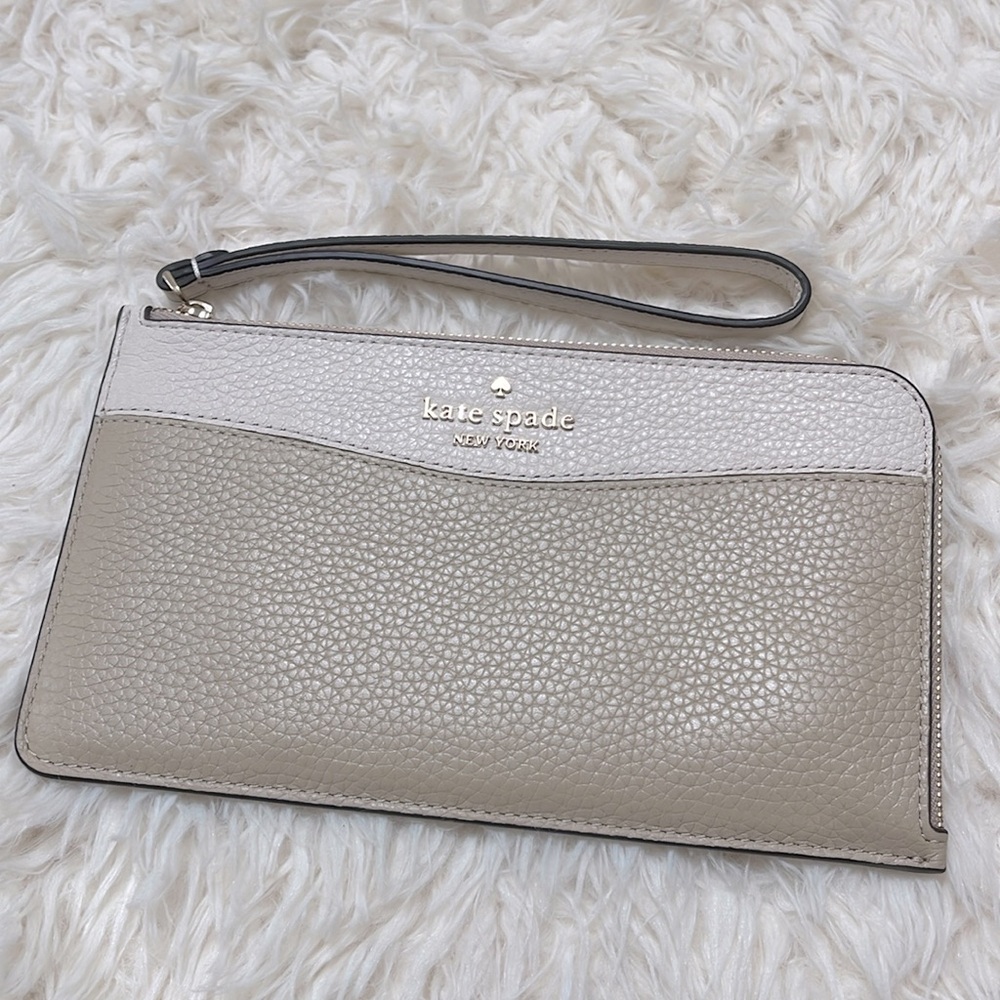 New With Tag Kate Spade Wristlets Cute Elegant Universal